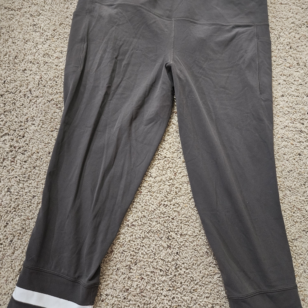 Athleta Charcoal Cropped Leggings